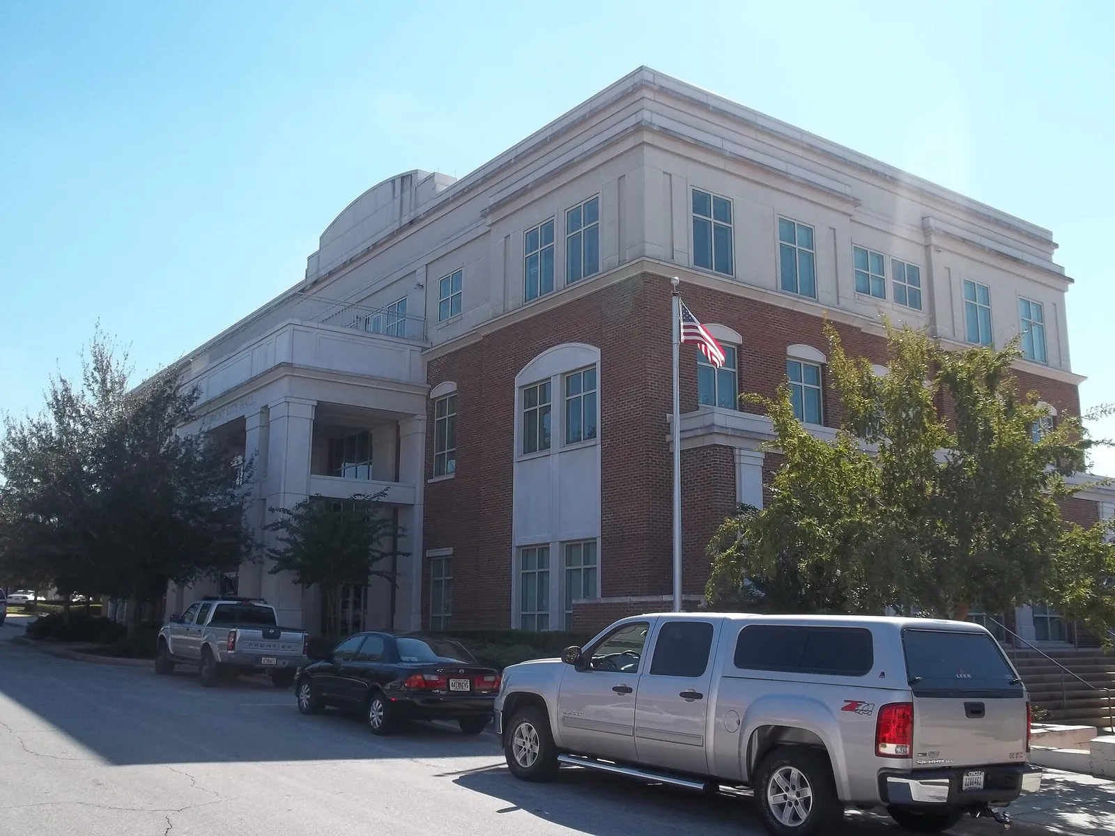 Clermont City Hall on West Montrose Street. The empty city building at 650 W. Montrose St. is across the street.