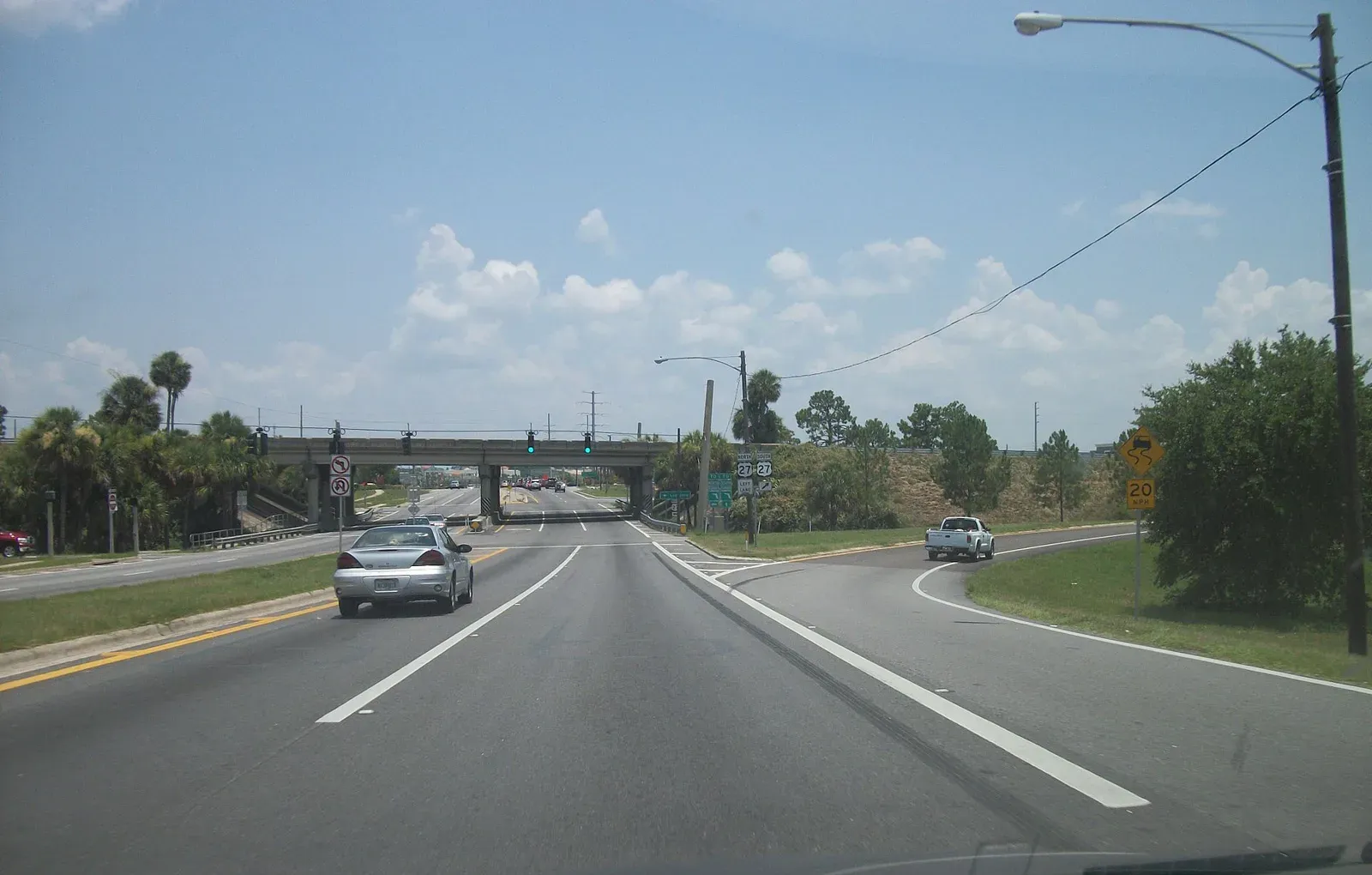 Eastbound State Road 50 approaching the U.S. 27 interchange in Clermont.