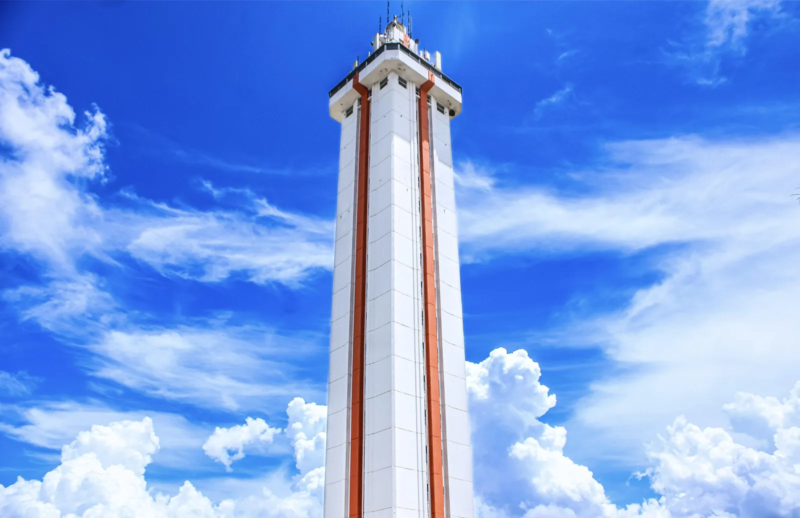 The Florida Citrus Tower on U.S. 27 in Clermont, with its observation deck at the top.