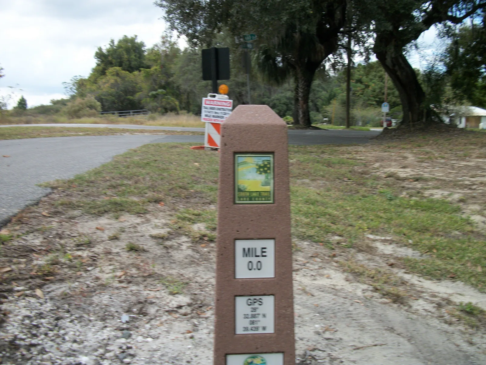 A milestone-style mile marker at the start of the South Lake section of the Lake Minneola Scenic Trail, just west of Killarney.